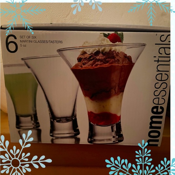 Home Essentials Other - 6 Martini/Dessert Glasses